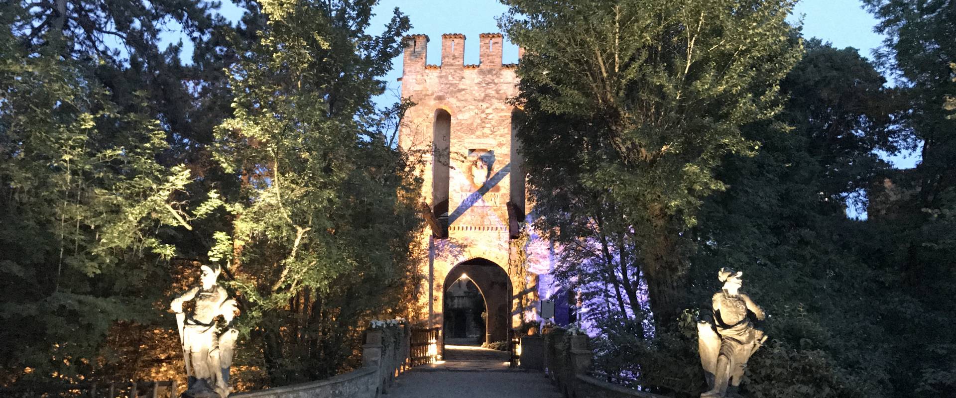Castello di Gropparello - la facciata con il ponte levatoio foto di Rita Trecci Gibelli